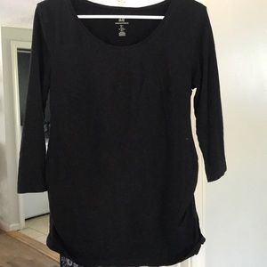 2 H&M mama 3/4 length sleeve shirts
